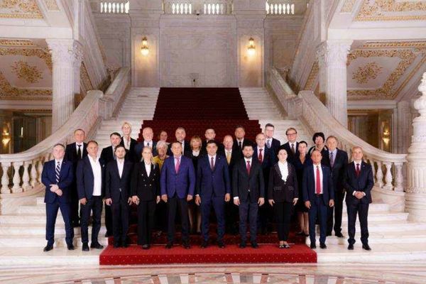 PROPUNEREA DE GUVERN A AUR: CINE SUNT MINIȘTRII PROPUSI ȘI CE SCHIMBĂRI ADUCE