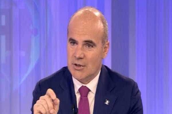 RAREȘ BOGDAN, DESPRE SCANDALUL POLITIC AL MOMENTULUI: „PNL NU A SOLICITAT PREMIERULUI SA DEA OUG ASTFEL ÎNCÂT PREȘEDINTELE IOHANNIS SĂ POATĂ CANDIDA”