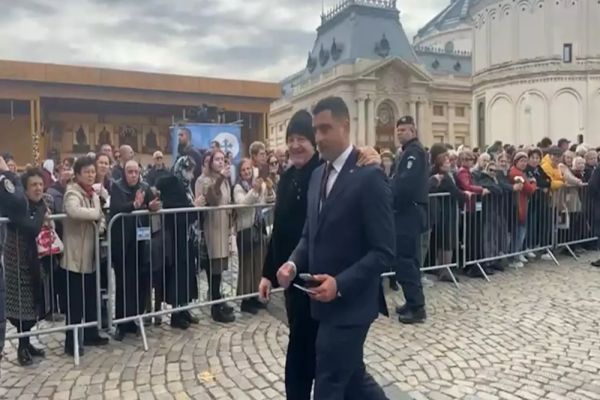 BECALI ȘI SIMION, ÎMPREUNĂ LA PELERINAJUL DE SF. DIMITRIE CEL NOU, DUPĂ DEZVĂLUIRILE BOMBĂ FĂCUTE LA CULISELE STATULUI PARALEL - VIDEO