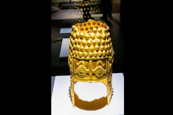 AUR SOLICITĂ O ANCHETĂ PRIVIND FURTUL PIESELOR DIN TEZAURUL DACIC EXPUSE ÎN OLANDA