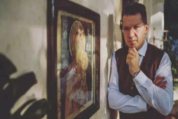 MIHAI NEAMȚU REACȚIONEAZĂ ÎN SCANDALUL INJURIILOR DIN SPAȚIUL PUBLIC. CE MESAJ LE TRIMITE CELOR CARE ÎI CER DEMISIA ȘI ÎL FAC „PUTINIST”