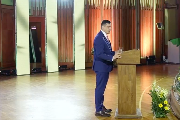 GEORGE SIMION, CONFERINȚĂ DE PRESĂ MARATON LA PALATUL PARLAMENTULUI, CU ACCENT PE PRESA LOCALĂ ȘI ALTERNATIVĂ 