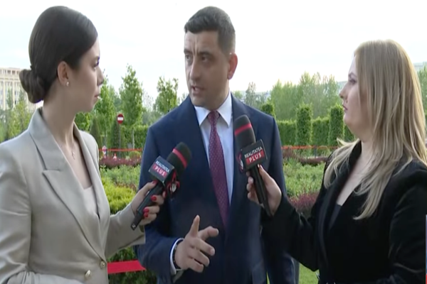 ALEGERI PREZIDENȚIALE 2025. GEORGE SIMION: LE MULȚUMESC ROMÂNILOR DIN DIASPORA, AU ARĂTAT CĂ NU EXISTĂ DOUĂ ROMÂNII