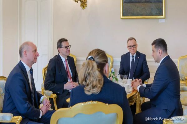 GEORGE SIMION, ÎNTÂLNIRE OFICIALĂ CU PREȘEDINTELE POLONIEI, ANDRZEJ DUDA, LA PALATUL PREZIDENȚIAL DIN VARȘOVIA. PRINCIPALELE TEME DE DISCUȚIE ABORDATE 