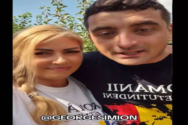 GEORGE SIMION, IUBIT DE ROMÂNII DE PRETUTINDENI. SUSȚINĂTORII SĂI S-AU ÎNGHESUIT SĂ FACĂ POZE CU EL VIDEO