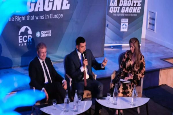 GEORGE SIMION, LA EVENIMENTUL CONSERVATORILOR EUROPENI DE LA PARIS: „SUNT FOARTE BUCUROS CĂ ÎN TOATĂ EUROPA PARTIDELE DE DREAPTA CÂȘTIGĂ ALEGERILE”