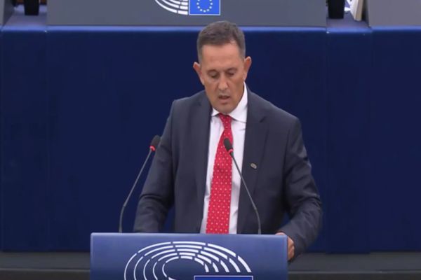 LIDER AUR: „CRED CĂ DOMNUL BOLOJAN ÎȘI PREGĂTEȘTE IEȘIREA DIN SCENĂ. NE VORBEȘTE TOT TIMPUL DESPRE PROPRIA DEMISIE”