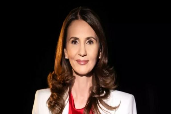 Mobilizare uriașă pentru candidatura Ancăi Alexandrescu: strângere de semnături în Piața Universității, între orele 12:00-20:00