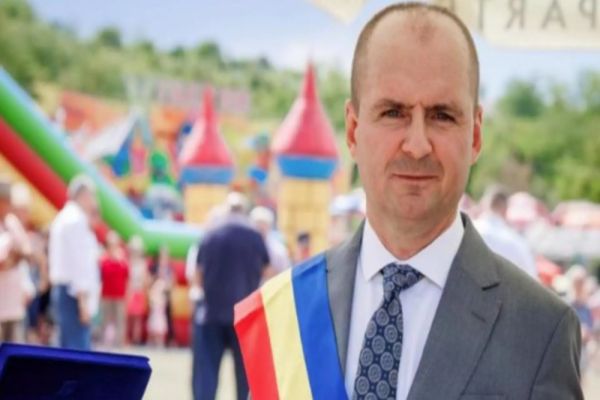 Primul primar care amenință cu demisia din cauza măsurilor sărăciei.”Bolojan și partidele din coaliție îi mint pe români”