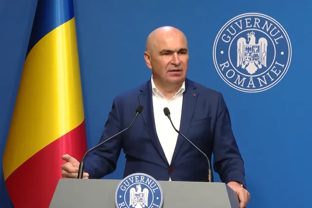 Bolojan dă vina pe turiști pentru criza carburanților: motivul invocat pentru scumpirile de la pompă