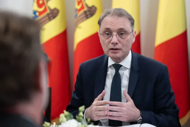 Premierul Luca Niculescu, chemat la „Ora prim-ministrului” pe 2 noiembrie. AUR îi cere să prezinte execuția bugetară, datoriile și plățile restante