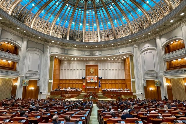 Legea care interzice vânzarea companiilor de stat a fost adoptată în Parlament